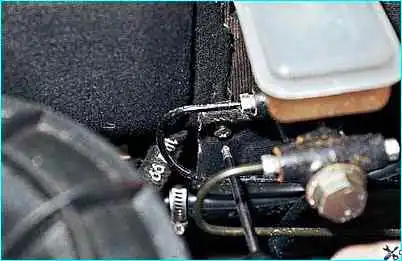 ВАЗ-2110 Снятие облицовки и накладки ветрового окна