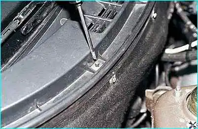 ВАЗ-2110 Снятие облицовки и накладки ветрового окна