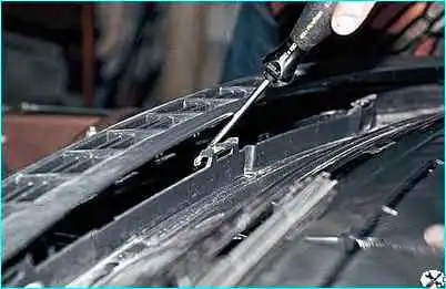 ВАЗ-2110 Снятие облицовки и накладки ветрового окна