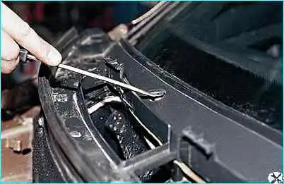 ВАЗ-2110 Снятие облицовки и накладки ветрового окна