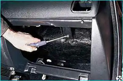 Снятие панели приборов автомобиля