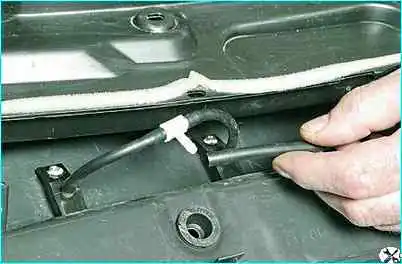 ВАЗ-2110 Снятие облицовки и антикрыла ветрового окна