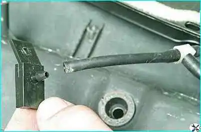 ВАЗ-2110 Снятие облицовки и антикрыла ветрового окна