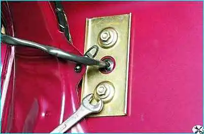 ВАЗ-2110 Снятие облицовки и антикрыла ветрового окна