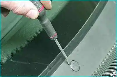 ВАЗ-2110 Снятие облицовки и антикрыла ветрового окна