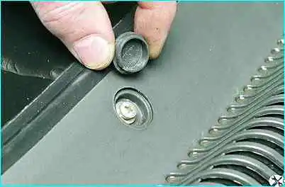 ВАЗ-2110 Снятие облицовки и антикрыла ветрового окна