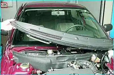 ВАЗ-2110 Снятие облицовки и антикрыла ветрового окна