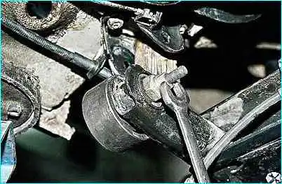 Замена сайлентблоков балки