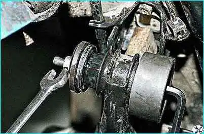 Замена сайлентблоков балки