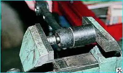 Снятие и ремонт рычага подвески Снятие и ремонт рычага подвески ВАЗ