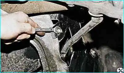 Снятие и ремонт рычага подвески Снятие и ремонт рычага подвески ВАЗ