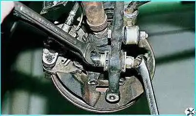 Снятие и ремонт рычага подвески Снятие и ремонт рычага подвески ВАЗ