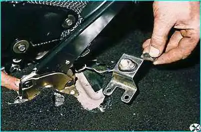 Снятие и регулировка стояночного тормоза ВАЗ