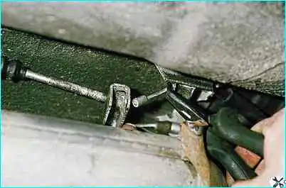 Снятие и регулировка стояночного тормоза ВАЗ