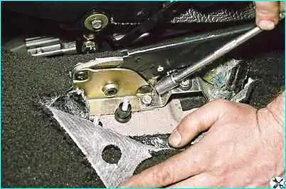 Снятие и регулировка стояночного тормоза ВАЗ