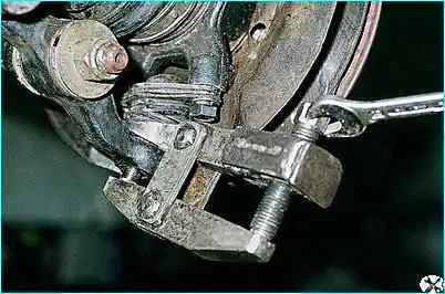 Замена шаровой опоры подвески Замена шаровой опоры подвески ВАЗ