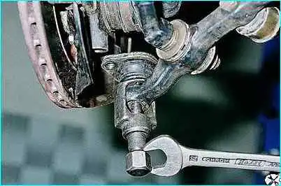 Замена шаровой опоры подвески Замена шаровой опоры подвески ВАЗ