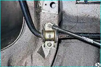 Снятие стабилизатора подвески Снятие стабилизатора подвески ВАЗ