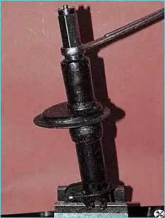 Снятие и ремонт стойки подвески ВАЗ