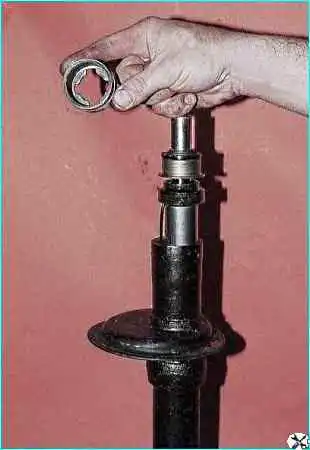 Снятие и ремонт стойки подвески ВАЗ