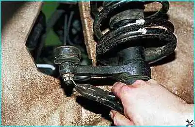 Снятие рулевых тяг и наконечников ВАЗ