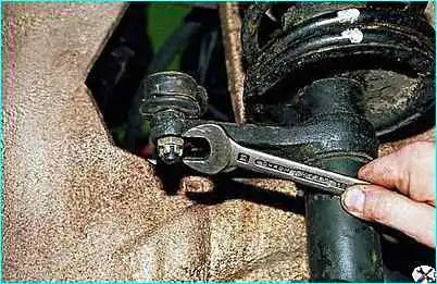Снятие рулевых тяг и наконечников ВАЗ