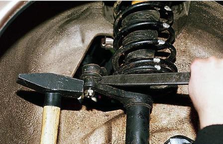 Снятие рулевой тяги и наконечников автомобиля ВАЗ-2110