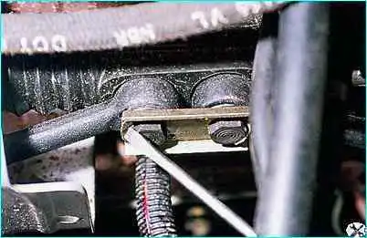 Снятие рулевых тяг и наконечников ВАЗ