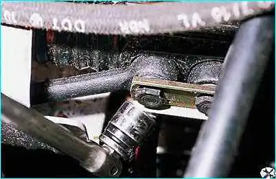 Снятие рулевых тяг и наконечников ВАЗ