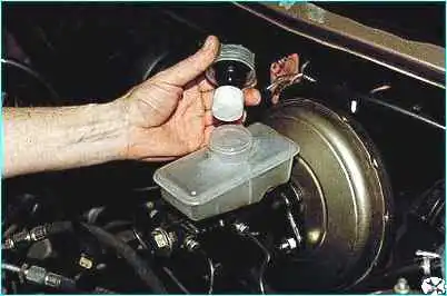 Снятие главного тормозного цилиндра ВАЗ-2110