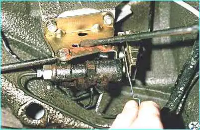 Снятие и проверка регулятора тормозов ВАЗ-2110