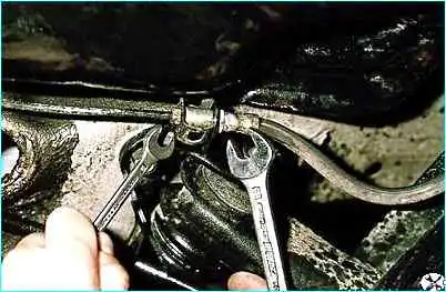 Снятие заднего тормозного шланга ВАЗ-2110