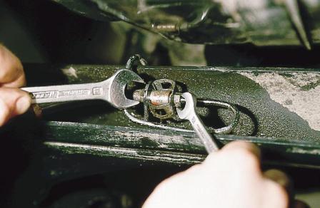 Как заменить колесный цилиндр и шланг задних тормозов ВАЗ-2110