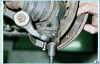 ВАЗ-2110 Снятие приводов передних колес