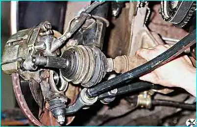 ВАЗ-2110 Снятие приводов передних колес