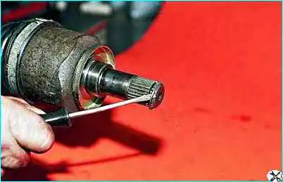 ВАЗ-2110 Снятие приводов передних колес