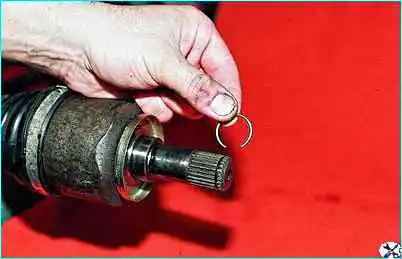 ВАЗ-2110 Снятие приводов передних колес