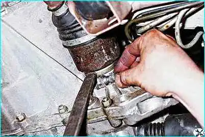 ВАЗ-2110 Снятие приводов передних колес