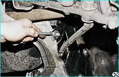 ВАЗ-2110 Снятие приводов передних колес