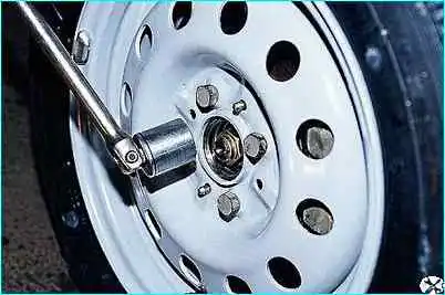 ВАЗ-2110 Снятие приводов передних колес