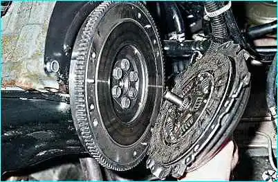 Замена деталей сцепления автомобиля ВАЗ-2110 Замена деталей сцепления автомобиля