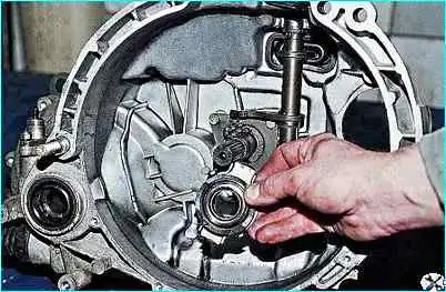 Замена деталей сцепления автомобиля ВАЗ-2110 Замена деталей сцепления автомобиля