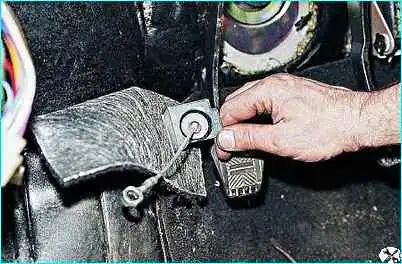 Замена троса сцепления автомобиля ВАЗ-2110 Замена троса сцепления автомобиля