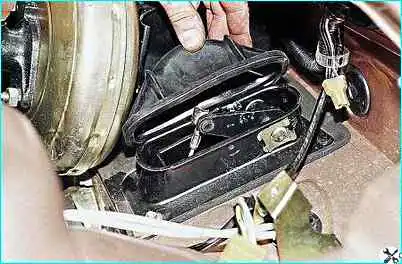 Замена троса сцепления автомобиля ВАЗ-2110 Замена троса сцепления автомобиля