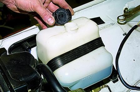 Замена радиатора и расширительного бачка автомобиля Нива