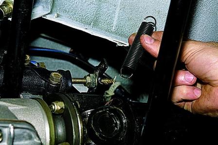 Замена цилиндра и шланга сцепления автомобиля ВАЗ-2121