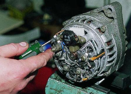 Снятие и ремонт генератора 9412.3701 двигателя ВАЗ-21214