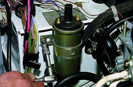 Замена катушки и коммутатора системы зажигания автомобиля ВАЗ-2121