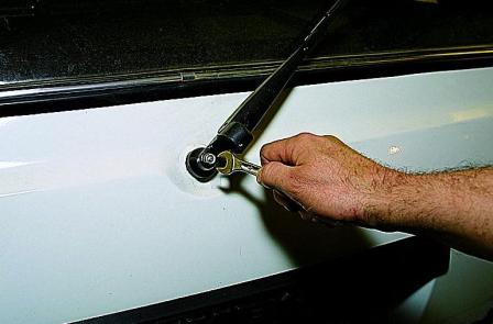 Ремонт очистителя и омывателя стекла задка автомобиля ВАЗ-21213
