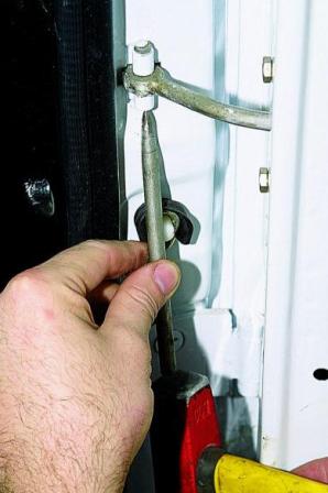 Как заменить дверь автомобиля ВАЗ-2121